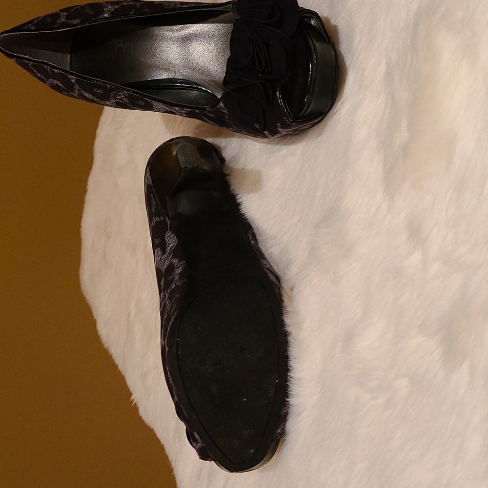 Fun Leopard Heels - Picture 3 of 4